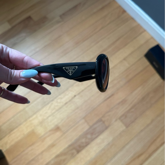 PRADA Milano Sunglasses Black - Picture 4 of 12